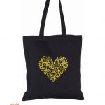 Čierna nákupná taška s výšivkou zlatého srdca